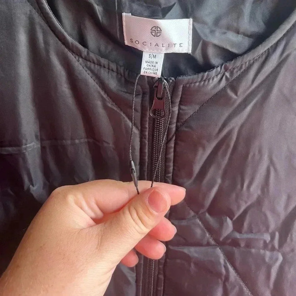 Socialite NWOT Womens Mae Medium Black Quilted Full Zip Lightweight Puffer Vest - Picture 6 of 6